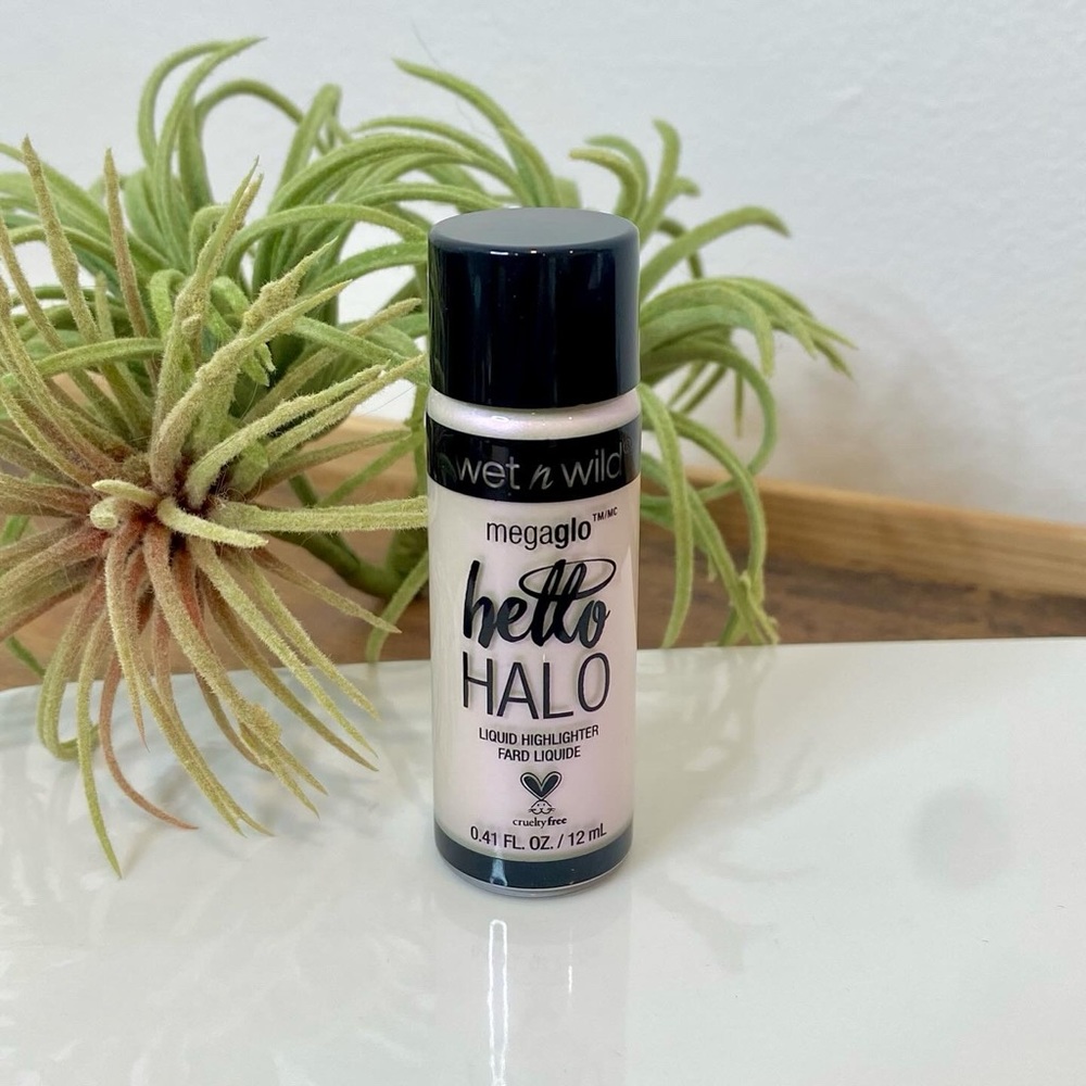 Beautiful NEW Wet N Wild “Halographic” Megaglo Liquid Highlighter